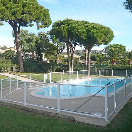 Дом отдыха Holiday Home Jardins Du Port Сен-Тропе