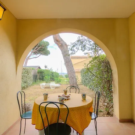Дом отдыха Holiday Home Jardins Du Port Сен-Тропе