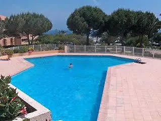 Дом отдыха Holiday Home Jardins Du Port Сен-Тропе